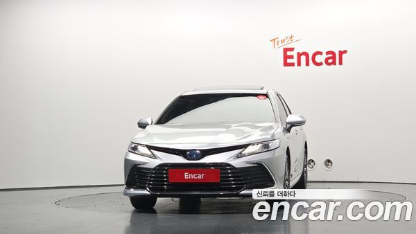 Toyota Camry 2023, фото 3