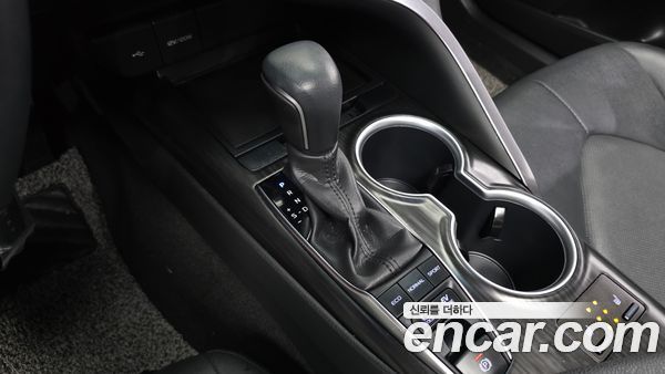 Toyota Camry 2023, фото 12