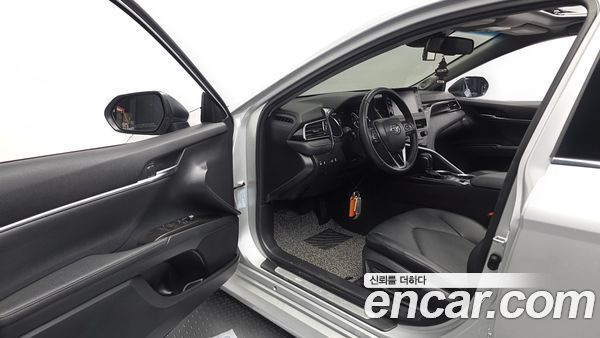 Toyota Camry 2023, фото 13