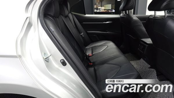 Toyota Camry 2023, фото 18