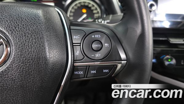 Toyota Camry 2023, фото 22
