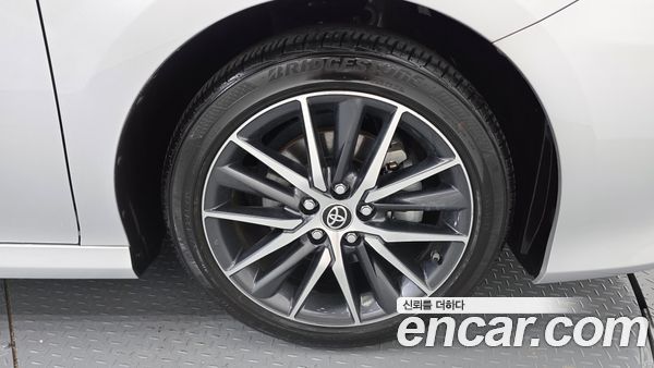 Toyota Camry 2023, фото 7