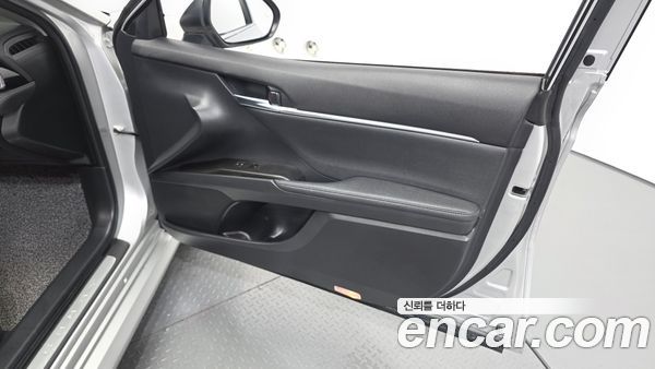 Toyota Camry 2023, фото 14