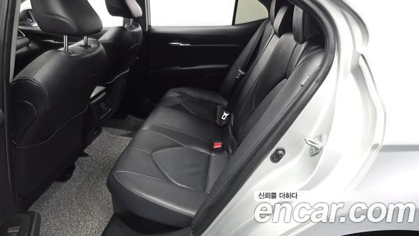 Toyota Camry 2023, фото 16