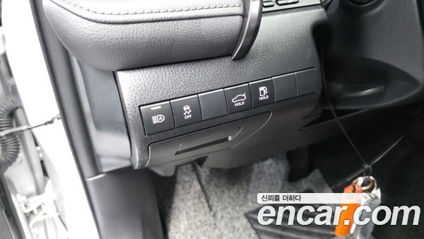 Toyota Camry 2023, фото 28