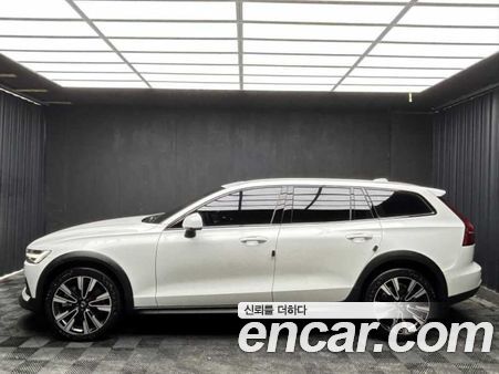 Volvo V60 2023, фото 3