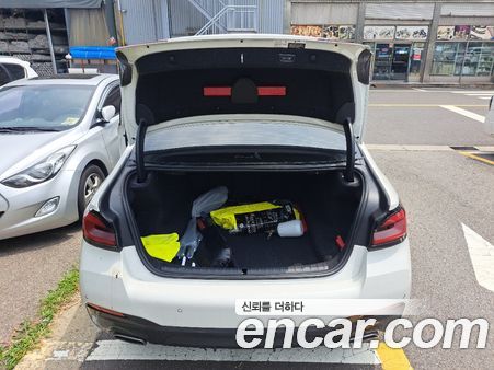 BMW 5 Series 2023, фото 10