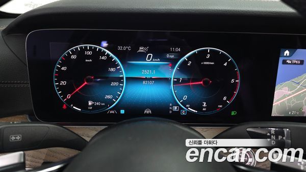 Mercedes-Benz E-Class 2021, фото 10