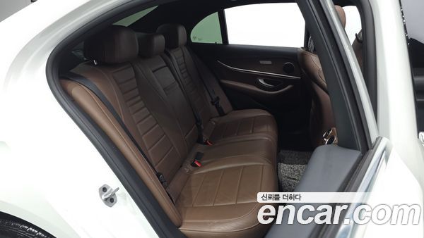 Mercedes-Benz E-Class 2021, фото 16