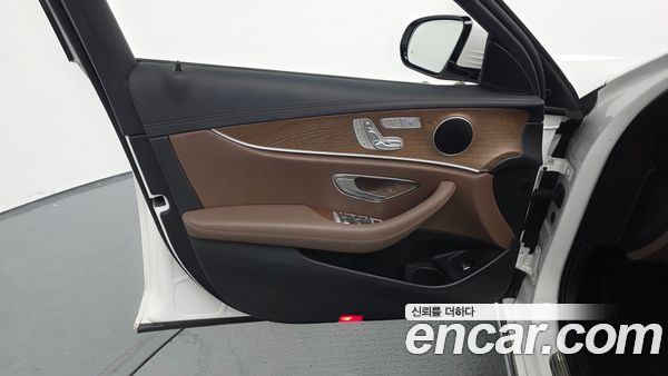 Mercedes-Benz E-Class 2021, фото 13