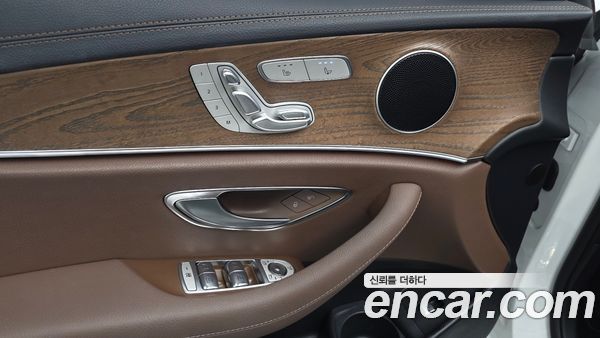 Mercedes-Benz E-Class 2021, фото 28