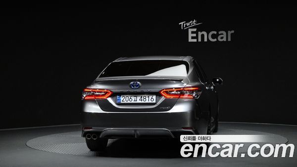 Toyota Camry 2024, фото 4