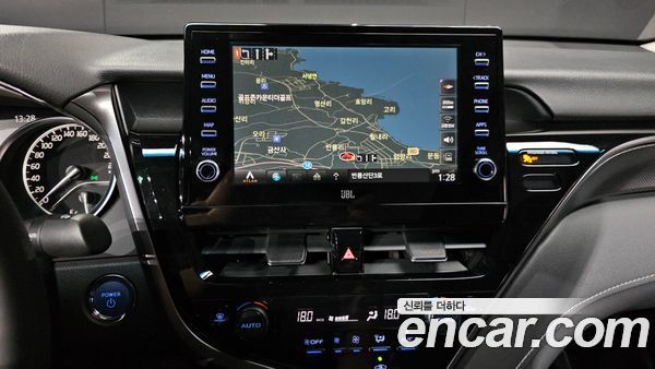 Toyota Camry 2024, фото 22
