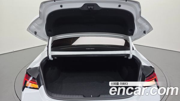 Hyundai Elantra 2021, фото 31