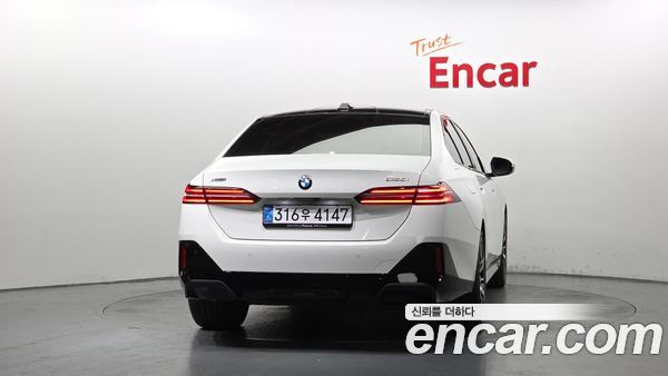 BMW 5 Series 2026, фото 4