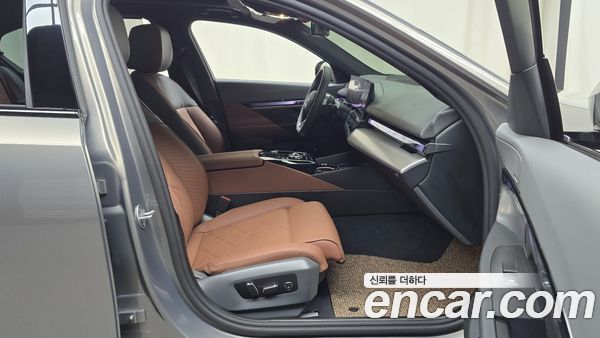BMW 5 Series 2025, фото 15