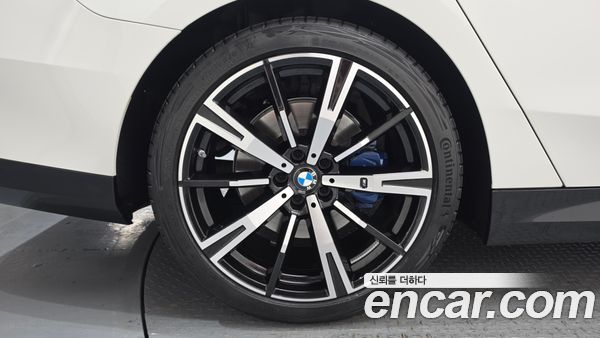 BMW 5 Series 2025, фото 5