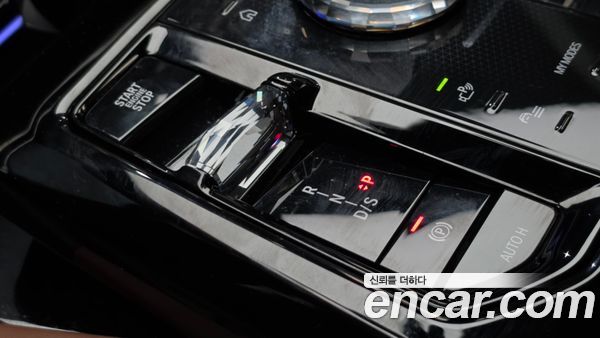 BMW 5 Series 2025, фото 12