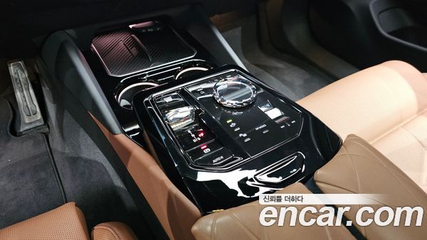 BMW 5 Series 2025, фото 9