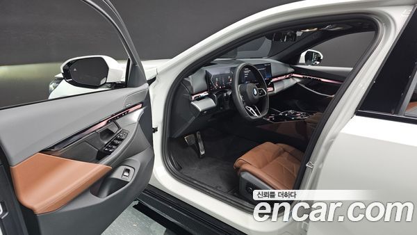 BMW 5 Series 2025, фото 10