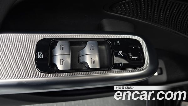 Mercedes-Benz E-Class 2024, фото 30