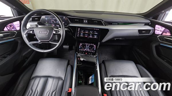 Audi e-tron 2022, фото 10