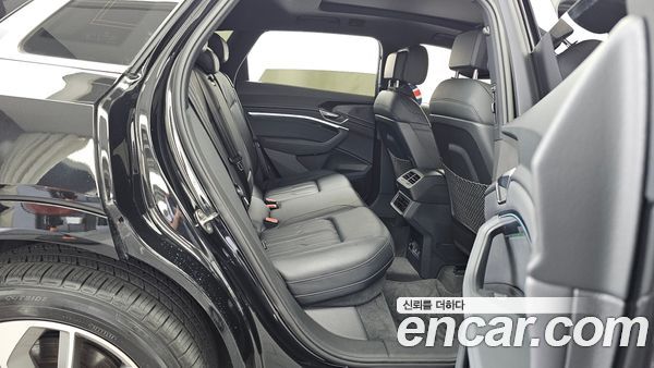 Audi e-tron 2022, фото 18