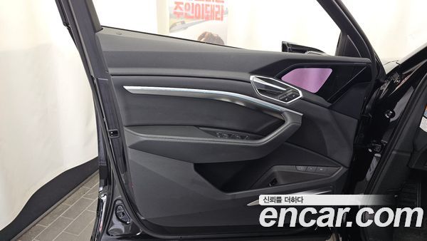 Audi e-tron 2022, фото 14
