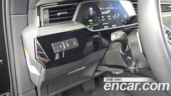 Audi e-tron 2022, фото 30