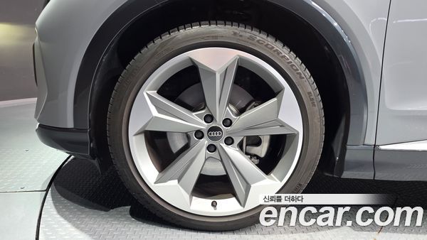 Audi Q4 e-tron 2025, фото 5