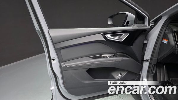 Audi Q4 e-tron 2025, фото 14