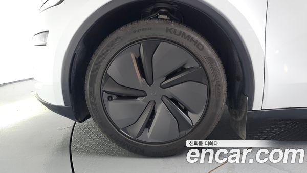 Tesla Model Y 2025, фото 4