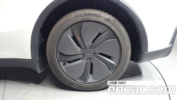 Tesla Model Y 2025, фото 6