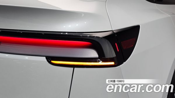 Tesla Model Y 2025, фото 8