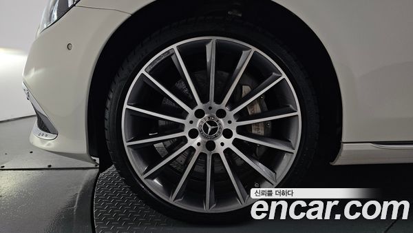 Mercedes-Benz E-Class 2023, фото 4
