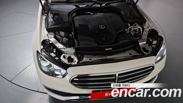 Mercedes-Benz E-Class 2023, фото 5