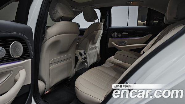 Mercedes-Benz E-Class 2023, фото 15