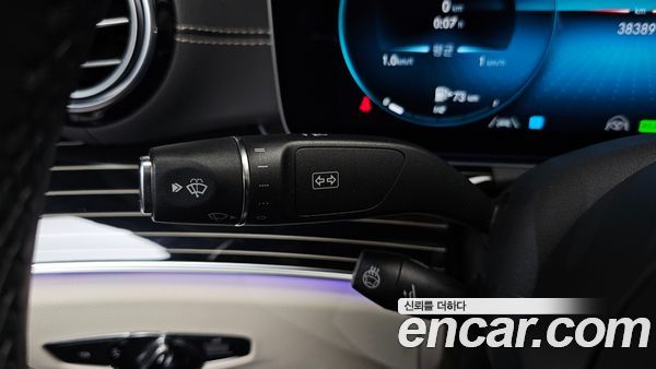 Mercedes-Benz E-Class 2023, фото 30