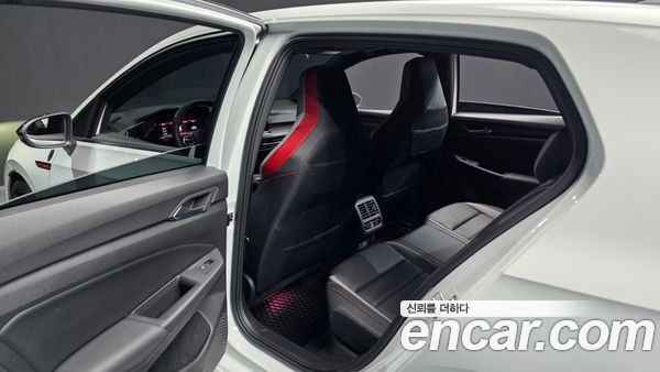 Volkswagen Golf 2023, фото 16