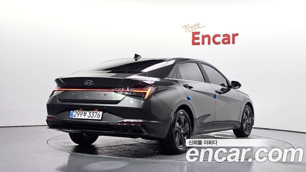 Hyundai Elantra 2022, фото 2