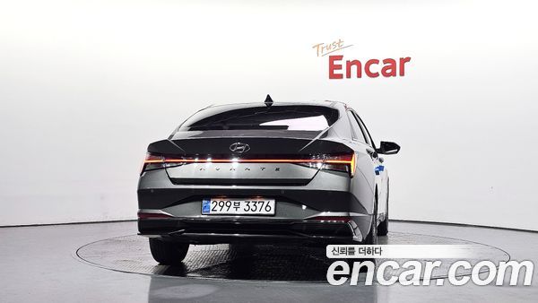 Hyundai Elantra 2022, фото 4