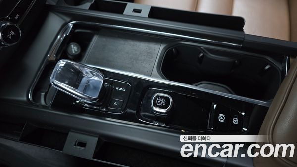 Volvo XC60 2022, фото 11