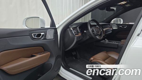 Volvo XC60 2022, фото 12