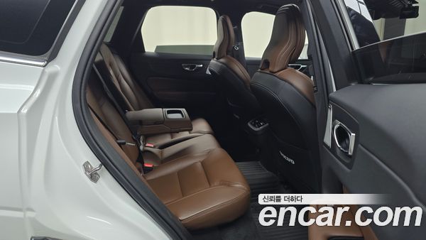 Volvo XC60 2022, фото 16