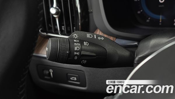 Volvo XC60 2022, фото 25