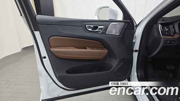 Volvo XC60 2022, фото 13
