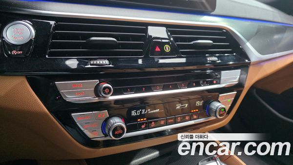BMW 5 Series 2023, фото 32