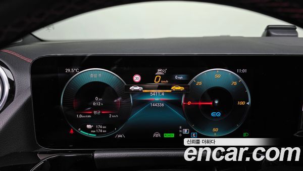 Mercedes-Benz EQA 2022, фото 8