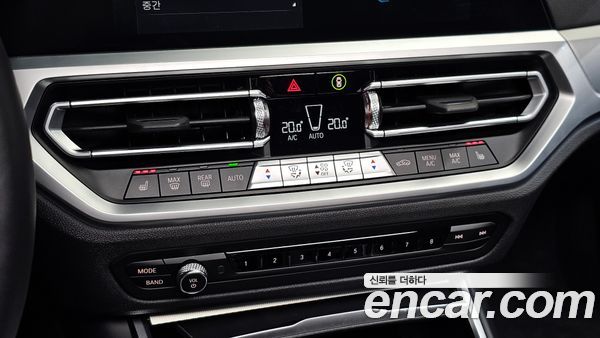 BMW 3 Series 2022, фото 25