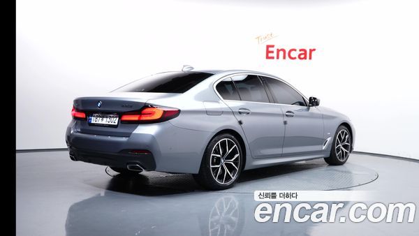 BMW 5 Series 2023, фото 2